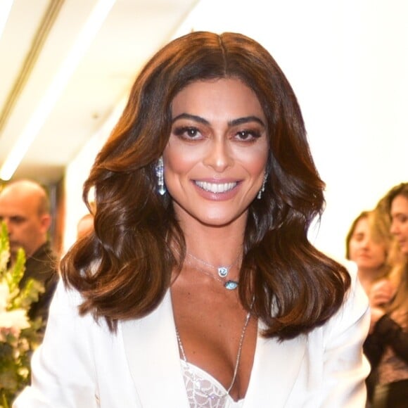 Juliana Paes admitiu já ter feito striptease para o marido: 'Sempre acaba numa risadaria danada. Porque do mesmo jeito que as pessoas acham que eu sou esse furacão, eu sou muito palhacenta'