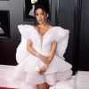 A rapper Cardi B usou vestido Ashi Studio, joias Messika e sapatos Christian Louboutin na 60ª edição do Grammy Awards, realizada no Madison Square Garden, em Nova York, neste domingo, 28 de janeiro de 2018