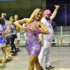 Ellen Rocche mostra muito samba no pé em ensaio para o Carnaval 2019