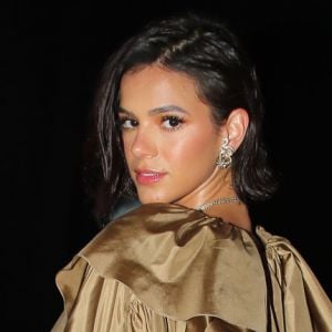 Bruna Marquezine nega ligação entre roupas doadas e namoro com Neymar em tweet no sábado, dia 10 de fevereiro de 2019