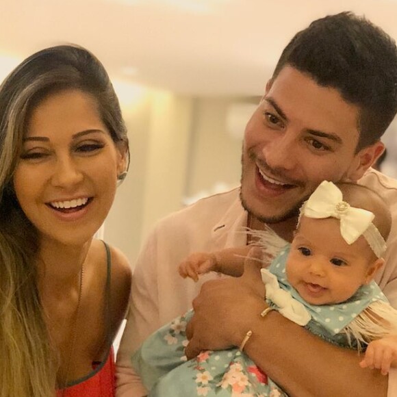 Mayra Cardi, Arthur Aguiar e a filha, Sophia, foram vítimas de assalto em meados de janeiro
