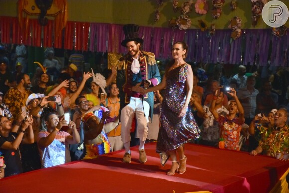 Fátima Bernardes e Túlio Gadêlha se divertiram no Baile dos Artistas, em Recife, nesta sexta-feira, 15 de fevereiro de 2019