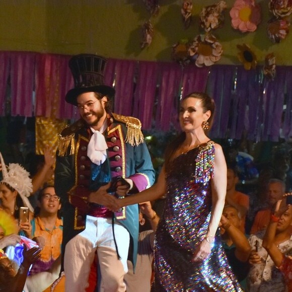 Fátima Bernardes e Túlio Gadêlha se divertiram no Baile dos Artistas, em Recife, nesta sexta-feira, 15 de fevereiro de 2019