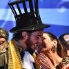 Fátima Bernardes prestigiou com o namorado, Túlio Gadêlha, o tradicional Baile dos Artistas