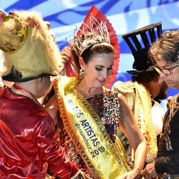 Fátima Bernardes foi coroada rainha do Baile dos Artistas, nesta sexta-feira, 15 de fevereiro de 2019