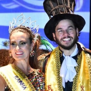 Fátima Bernardes foi coroada rainha do baile e Túlio Gadêlha, o embaixador