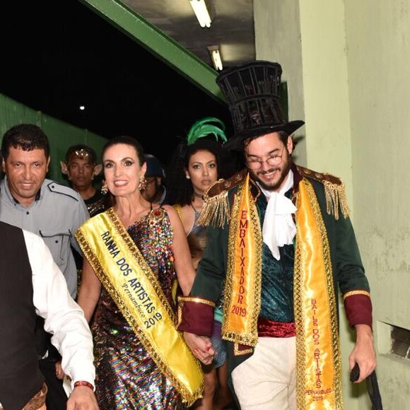 Namorados, Fátima Bernardes e Túlio Gadêlha foram ao Baile dos Artistas
