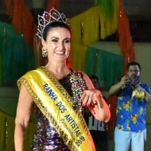 Fátima Bernardes foi a rainha do Baile dos Artistas, em Pernambuco