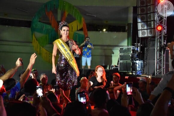 Fátima Bernardes foi a rainha do Baile dos Artistas, em Pernambuco