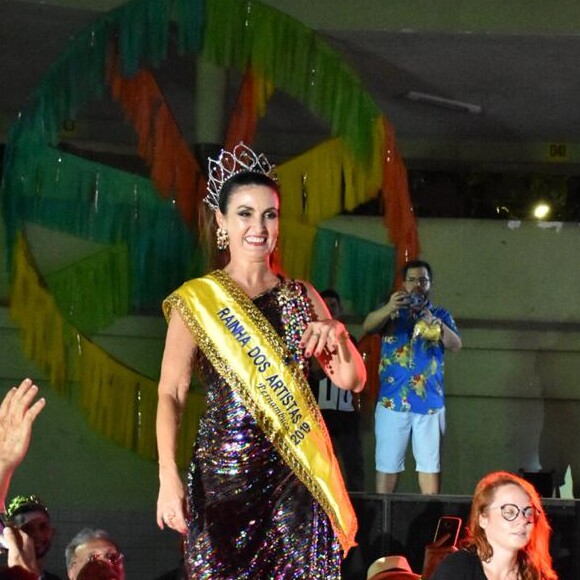 Fátima Bernardes foi a rainha do Baile dos Artistas, em Pernambuco