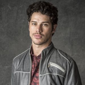 Web pede para José Loreto se pronunciar após polêmica separação