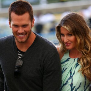 Gisele Bündchen cogitou terminar o relacionamento com Tom Brady para que ele pudesse ficar com a ex-namorada, no entanto o amor falou mais alto e ela resolveu apoiar o jogador