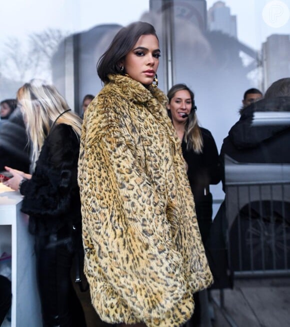 Bruna Marquezine prestigiou a semana de moda na cidade de Nova York e ficou hospeada na casa da amiga Sasha Meneghel