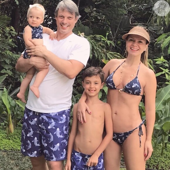 Eliana já combinou roupa de praia com a filha, Manuela, o filho, Arthur, e o noivo, Adriano Ricco