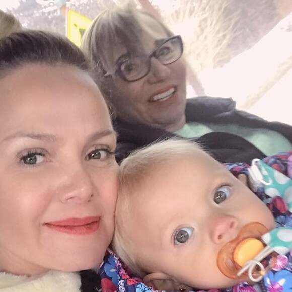 Eliana viajou para os EUA com a filha, Manuela, e a mãe, dona Eva