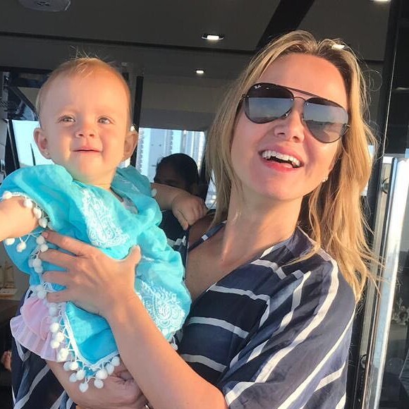 Manuela, filha de Eliana e Adriano Ricco, esbanja fofura nas redes sociais da mãe