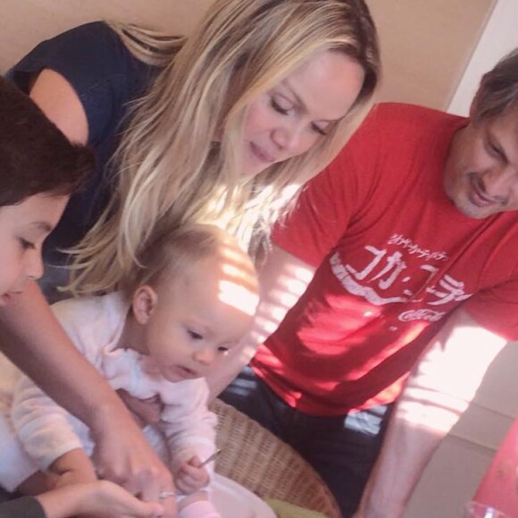 Manuela, filha de Eliana e Adriano Ricco, roubou a cena no aniversário da apresentadora