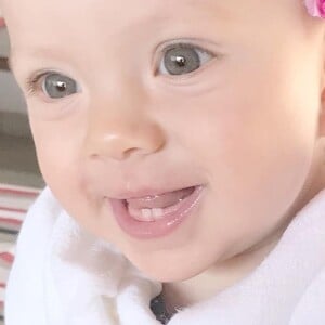 Filha de Eliana e Adriano Ricco, Manuela é um sucesso na web!