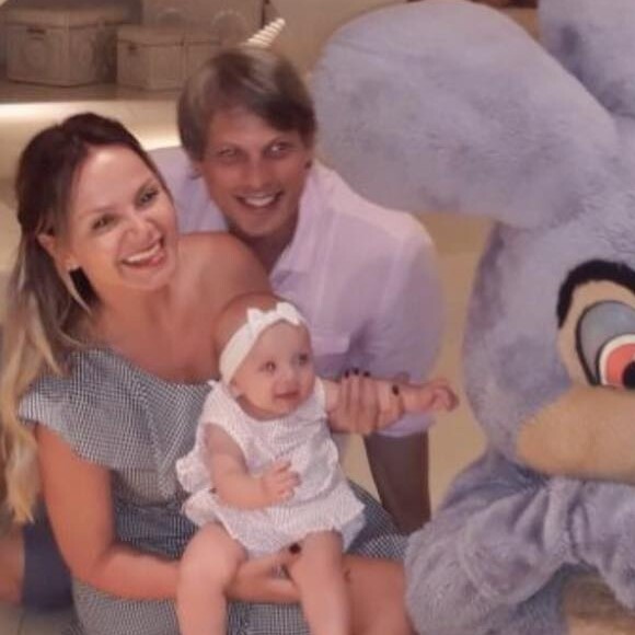Manuela, filha de Eliana e Adriano Ricco, já recebeu a visita do Coelhinho da Páscoa