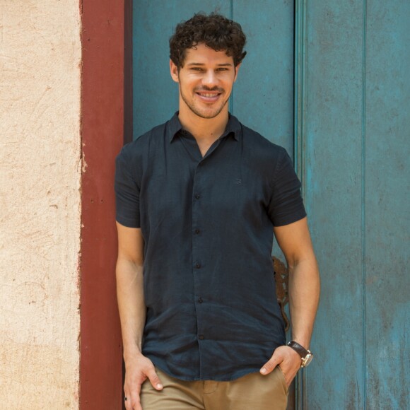 'Eles são grandes que se entendam. São adultos, maduros... ', disse Aguinaldo Silva, autor de 'O Sétimo Guardião', após polêmica entre Marina Ruy Barbosa e José Loreto