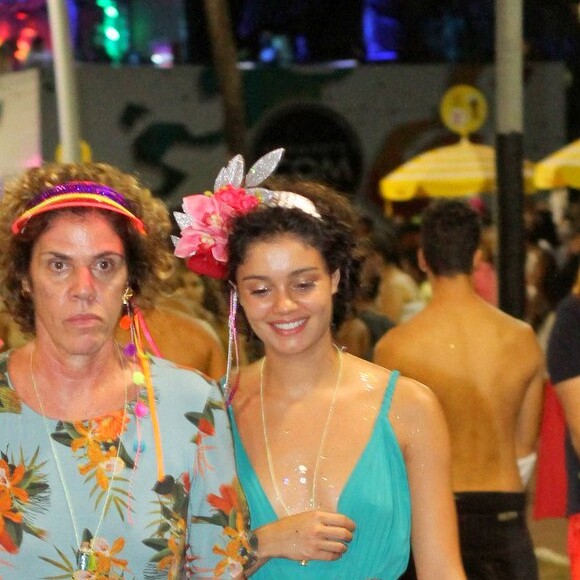 Sophie Charlotte usou também maquiagem com sombra de glitter