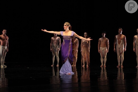 Christiane Torloni posa durante a estreia do espetáculo 'Teu corpo é meu texto', em fevereiro de 2012