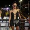 Bruna Marquezine arrasou em look com decote para bloco de carnaval