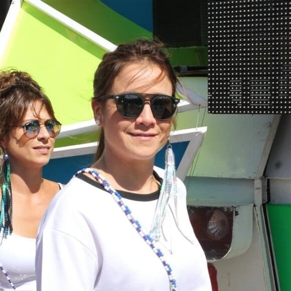 Fernanda Gentil e Priscila Montandon chegaram animadas para o trio de Ivete Sangalo