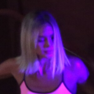 Além da bermuda de ciclista preta, Bruna Marquezine apostou em chunky da Buffalo London