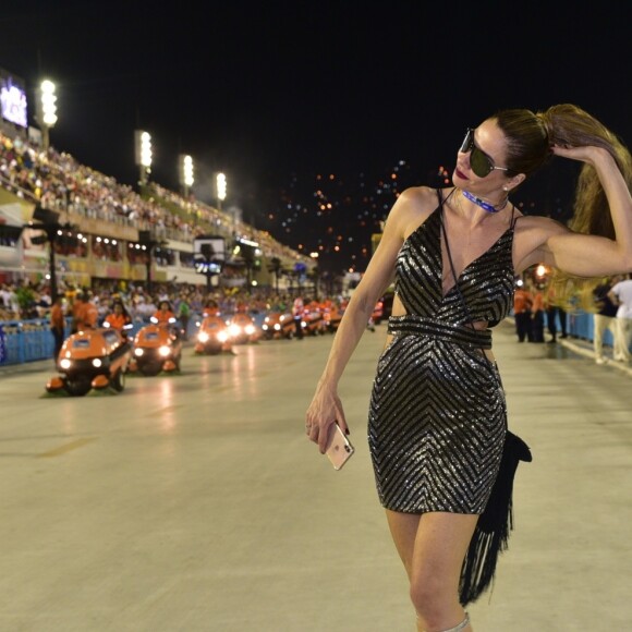 'Se eu gostasse muito, se valesse muito a pena, se fosse aquele boy incrível. Eu ficava', diz Luciana Gimenez