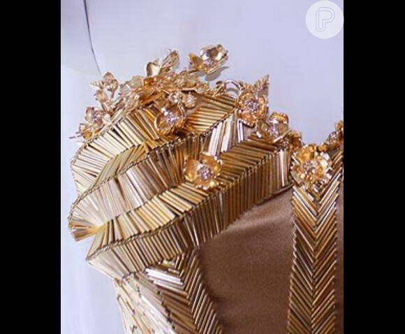 Busto de vestido que será usado por Fernanda Lima terá aplicações de flores banhadas a ouro 18k