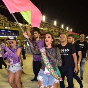 Bruna Marquezine conferiu o Desfile das Campeãs do Rio de Janeiro neste sábado, 9 de março de 2019