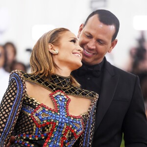 Jennifer Lopez foi presenteada com uma joia de R$ 19 milhões pelo atleta aposentado do Yankees