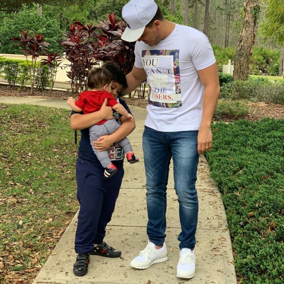 Wesley Safadão postou foto com filhos, Dom e Yhudy, no Instagram