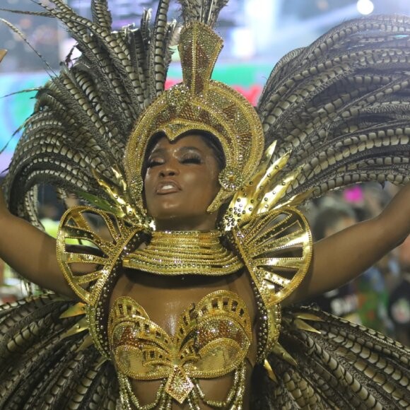 Erika Januza foi destaque do desfile de carnaval da Grande Rio