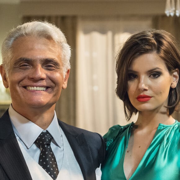 Nos próximos capítulos da novela 'Verão 90', o Duque de Kiev (Tarcísio Filho) revela a Vanessa (Camila Queiroz) ter forjado o seu casamento com a apresentadora: 'Pilantra'
