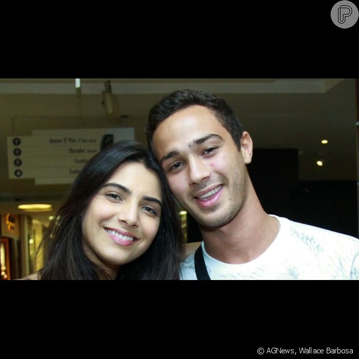 Namorados, Rayssa Bratillieri e André Luiz Frambach foram ao teatro ...