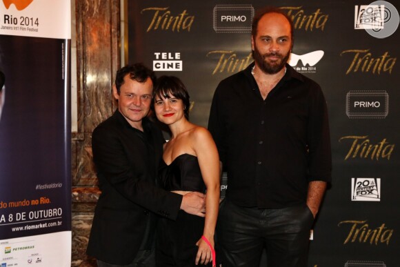 Bianca Comparato prestigia pré-estreia do filme 'Trinta' com Matheus Machtergaele e o ator Paulo Tiefenthaler, no Theatro Municipal, no Rio de Janeiro