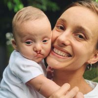 Isabel Hickmann responde comentário após crítica sobre filho: 'Falta de amor'