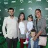 Felipe Simas e a mulher, Mariana Uhlmann, levaram os filhos, Joaquim e Maria, para assistir ao espetáculo 'OVO', do Cirque du Soleil, no Rio