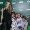 Grazi Massafera levou a filha, Sofia, e amigas da menina para assistir ao espetáculo 'OVO', do Cirque du Soleil, no Rio de Janeiro