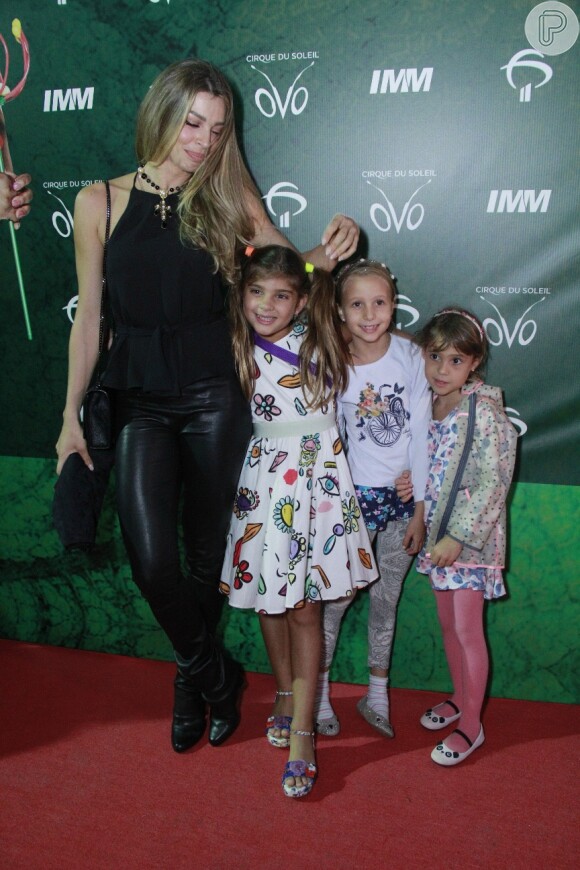 Grazi Massafera e a filha, Sofia, conferiram estreia do espetáculo 'Ovo', do Cirque du Soleil, no Rio