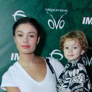 Sophie Charlotte posou com o filho, Otto, no colo no espetáculo 'OVO', do Cirque du Soleil, no Rio de Janeiro