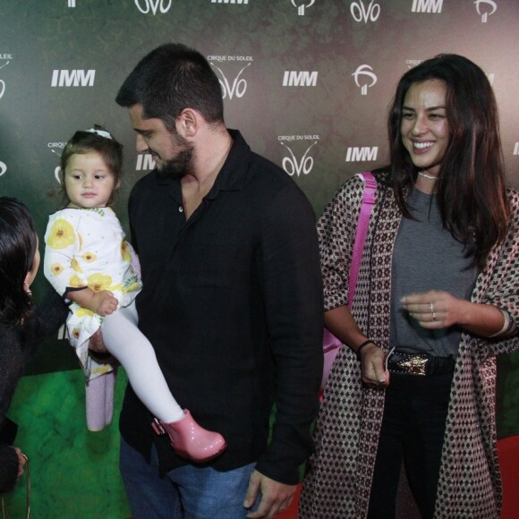 Bruna Marquezine conversou com Madalena, filha de Bruno Gissoni e Yanna Lavigne, no espetáculo do Cirque du Soleil