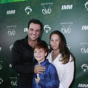Rodrigo Lombardi posou com a família na estreia do espetáculo 'Ovo', do Cirque du Soleil
 