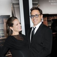 Robert Downey Jr. faz poses com a mulher grávida em première do filme 'O Juiz'