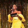 Baile da Vogue: Sheron Menezes apostou no amarelo para reluzir no palco do tradicional baile de gata