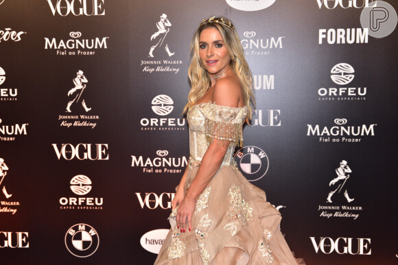 Baile da Vogue: Mais detalhe do look de Monique Alfradique, princesa moderna
