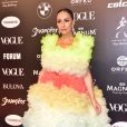 Baile da Vogue: o vestido volumoso de Sabrina Sato do estilista que foi revelação na New York Fashion Week pesava 7 quilos e contemplava as cores do arco-íris para homenagear o amor em todas as suas formas