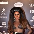 Baile da Vogue: Muita transparência, brilho e saia preta volumosa no look de Marina Morena